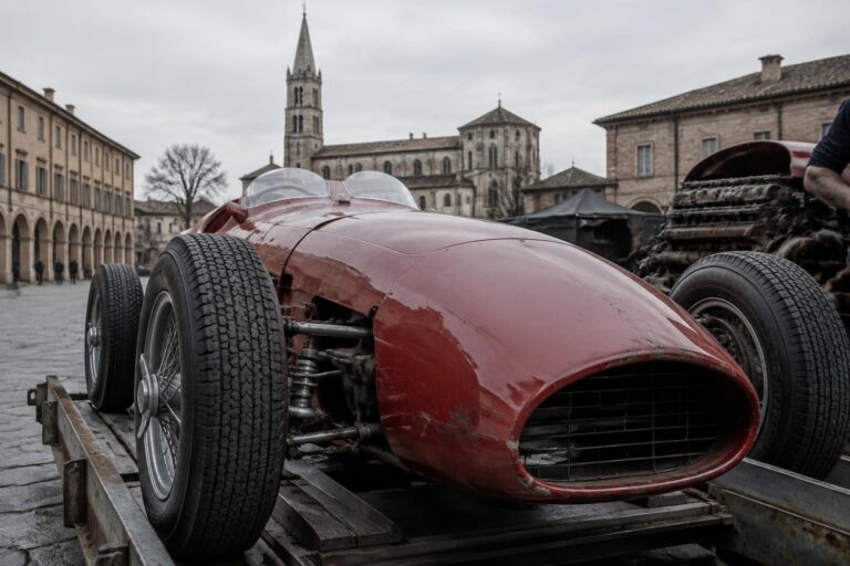 Maserati celebra 100 anni di Tridente con docuserie su Rai 2