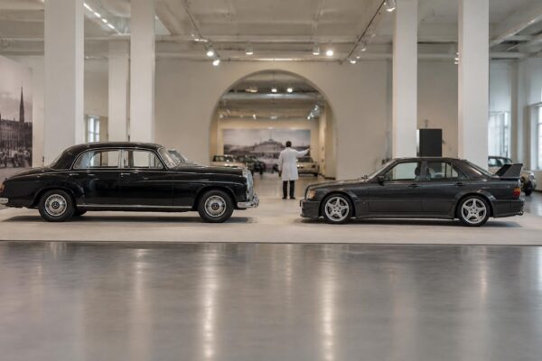 Mercedes 140 anni a Bologna: 300 D Adenauer e 190 E Evolution II