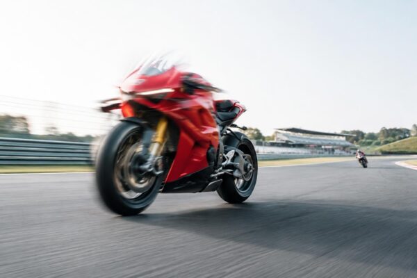 Panigale V4 MY27: potenza, aerodinamica e personalizzazione al top