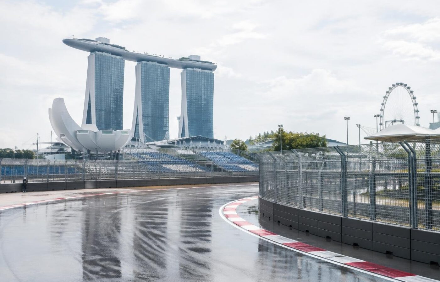 Qualifiche GP Singapore rinviate di 30 minuti a causa della pioggia
