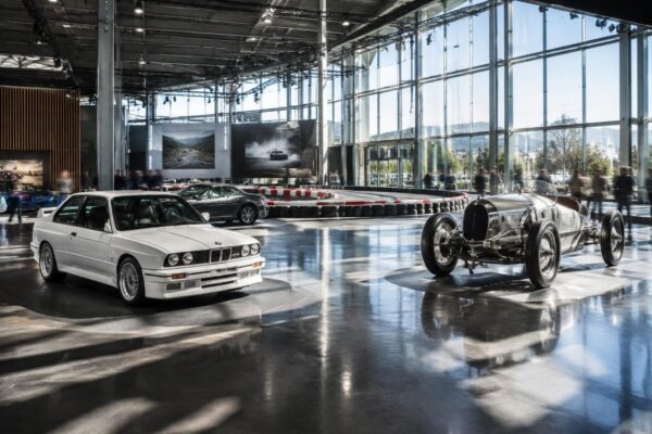 Salone di Lione 2026: retro BMW, leggende Voisin e spettacolo drift
