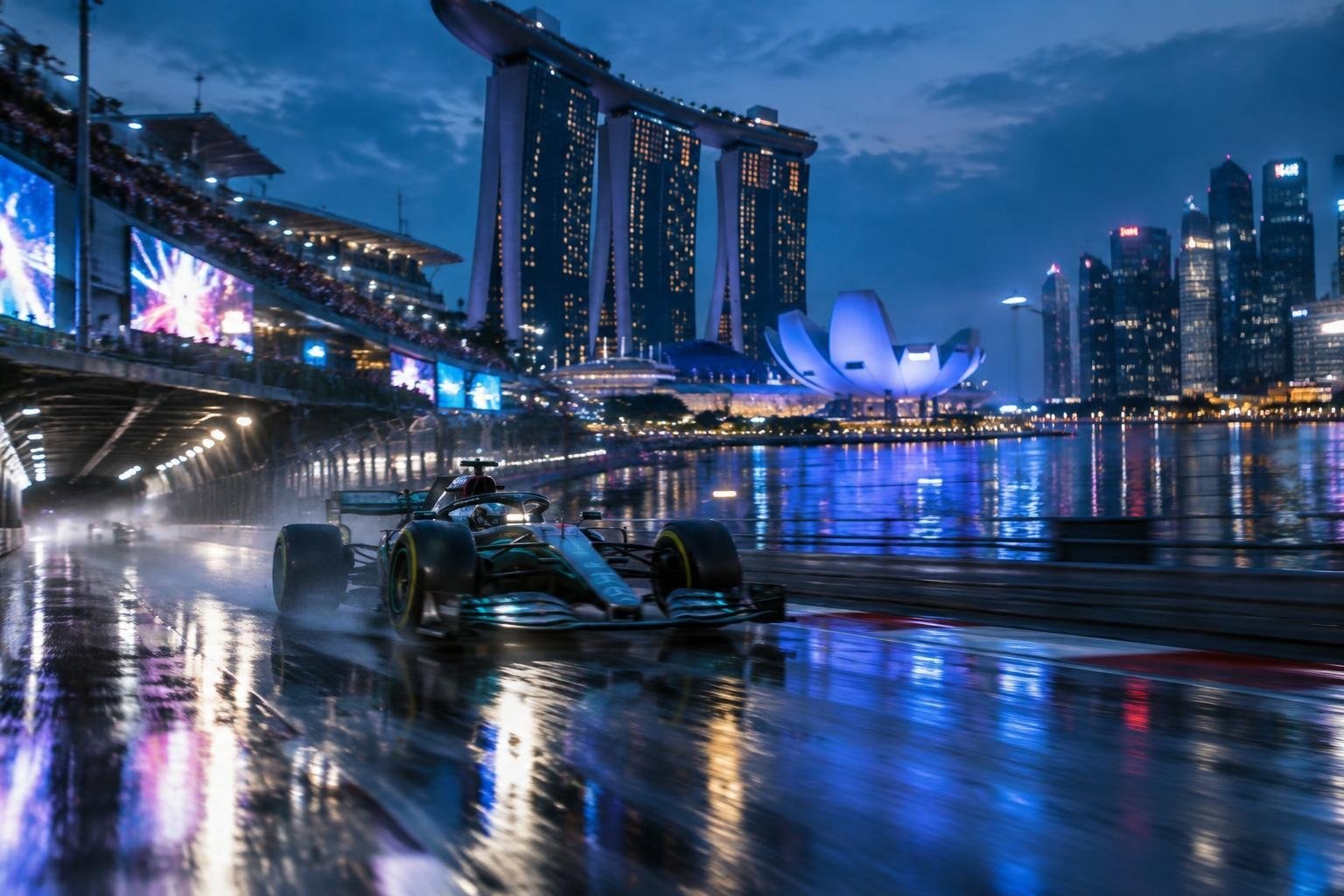 Sprint Singapore 2026: Russell batte Verstappen e svela la strategia