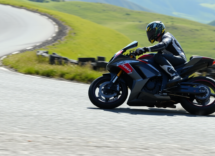 dean harrison dominates superbike qualifying at isle of man tt 1748584402