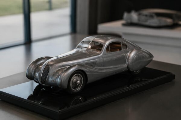 Discover the Timeless Elegance of the Alfa Romeo 6C 3000 Superflow II in Miniature