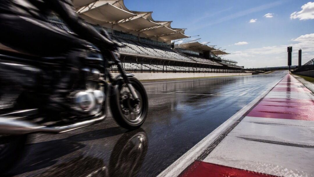 Fong Wins Quad Lock Superbike Race 2 at Circuit of The Americas