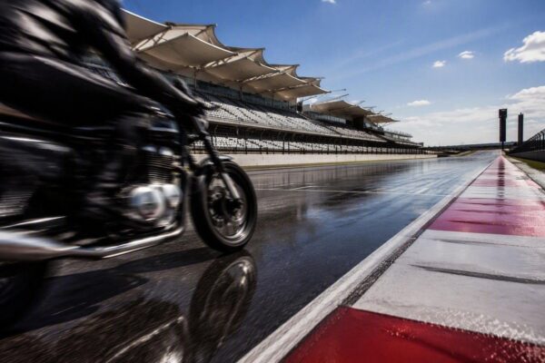 Fong Wins Quad Lock Superbike Race 2 at Circuit of The Americas