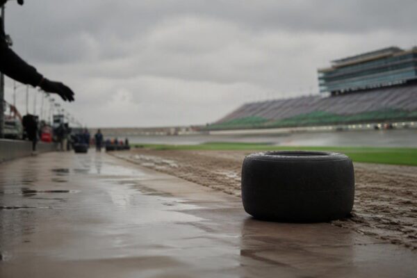 Kansas NASCAR chase qualifying lineup, rain outlook and TV times