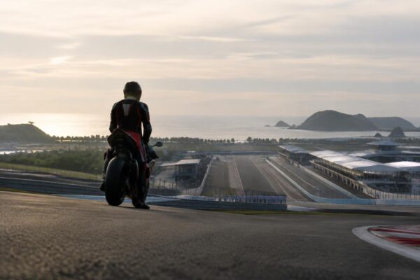 Bezzecchi tops first practice while fans race to Hero Walk