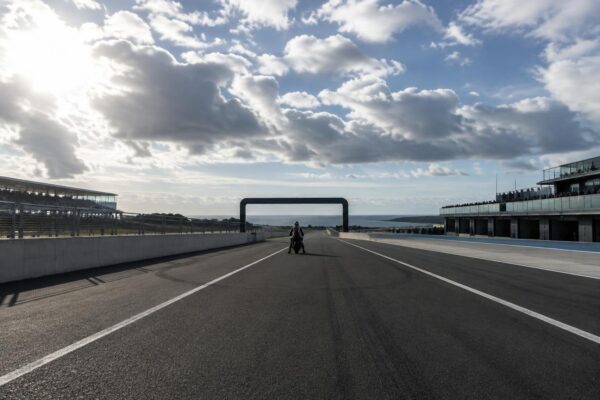 Fernandez aims to manage finger injury at Phillip Island