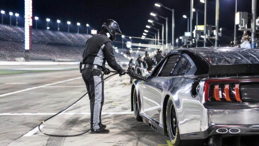 Las Vegas O'Reilly race sees Jones DQ and Day take victory