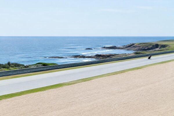 Marquez wins Phillip Island sprint as Martin exits with wrist injury