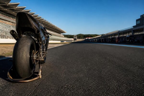 Michelin’s reinforced hard tyre surprises MotoGP field in Motegi