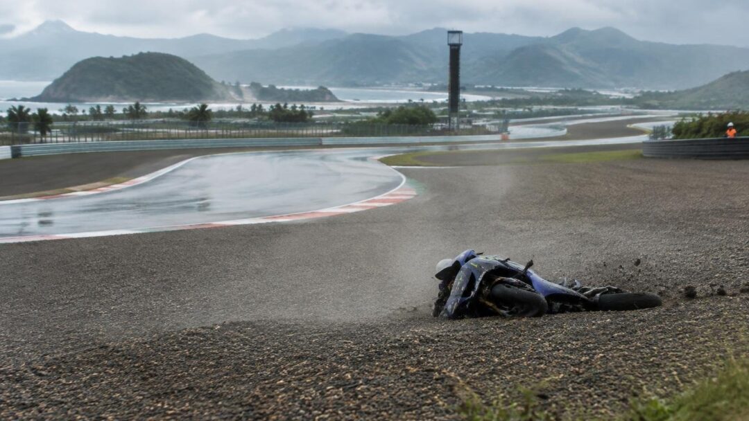 Rins’ middle finger incident at Mandalika fuels controversy