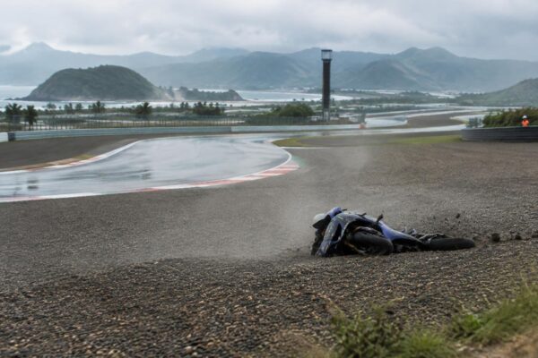 Rins’ middle finger incident at Mandalika fuels controversy