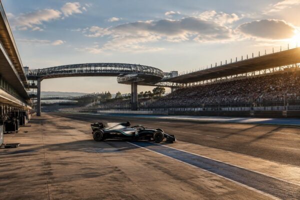 Russell stresses teamwork as Antonelli leads 2026 championship
