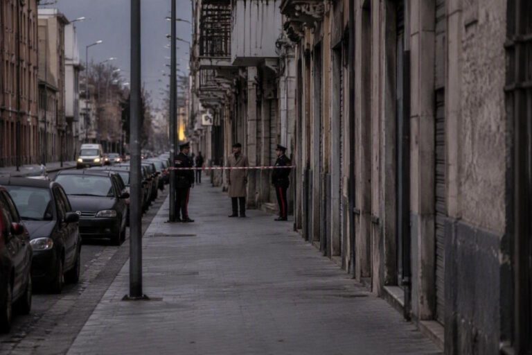 Arrestato spacciatore a Napoli: sequestrati stupefacenti e denaro
