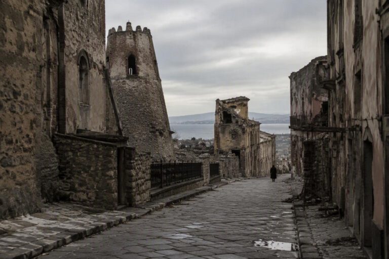 Campi Flegrei: l’impatto economico e sociale delle evacuazioni a Pozzuoli