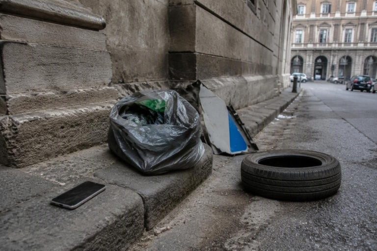 Segnalazioni urbane a Napoli: come inviare, cosa scrivere e come seguire l’intervento