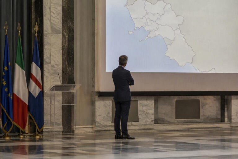 Forza Italia Campania: Martusciello guida il partito con ambiziosi obiettivi