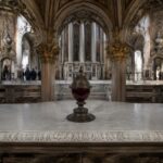 Il sangue di San Gennaro si scioglie di nuovo nel Duomo di Napoli