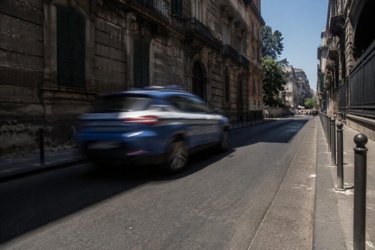 Polizia di Stato ferma un 36enne per rapina e resistenza a Napoli