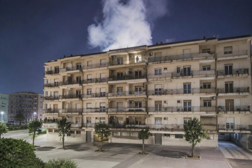 Vigili del Fuoco domano il rogo a Caserta: in corso le indagini