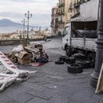 Blocchi a Napoli: sfollati di Pozzuoli e autotrasportatori in piazza