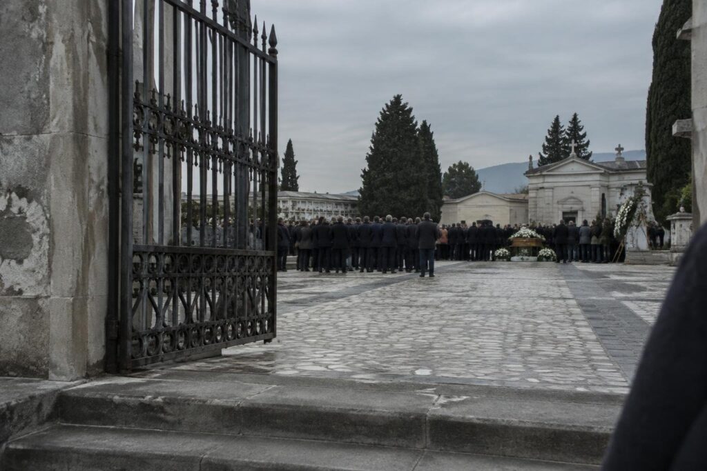 Caduta mortale nella congrega del cimitero di Pomigliano