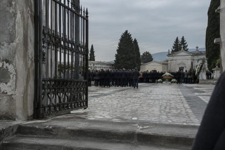 Caduta mortale nella congrega del cimitero di Pomigliano
