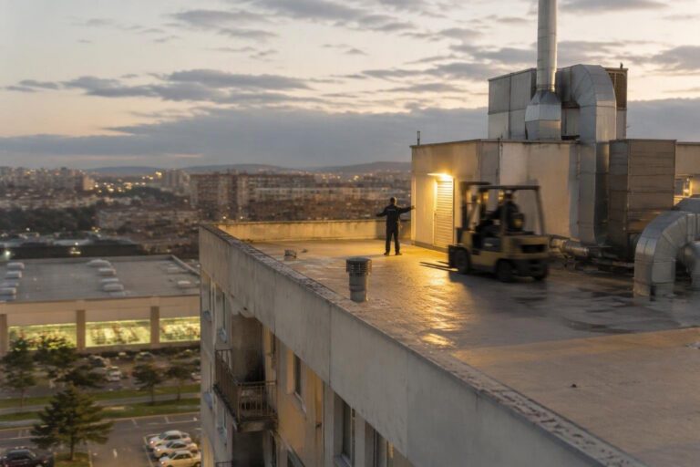 Lavoro a rischio vicino al supermercato MD a Pozzuoli