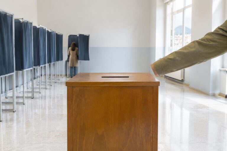 Napoli, guida al voto: schede, preferenze e ballottaggi