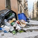 Sgombero di materiale abusivo in via Nolana e Piazza Garibaldi