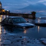 Sommergimento di un veicolo nel patio di Materdei durante il nubifragio