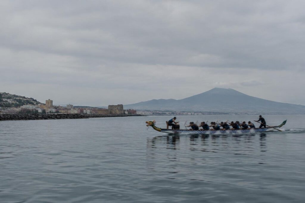 Torneo di Dragon Boat a Torre del Greco: tre trofei in palio