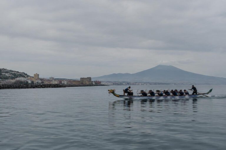Torneo di Dragon Boat a Torre del Greco: tre trofei in palio