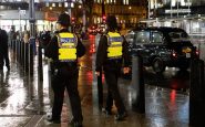 london police are looking for a predator who tried to approach a young mother