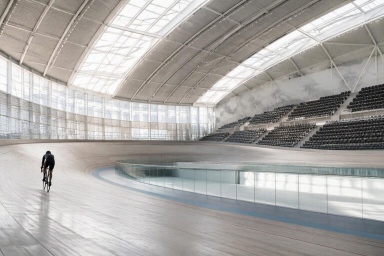 Over 5,000 Cyclists Join Sir Chris Hoy in Glasgow for Charity Ride