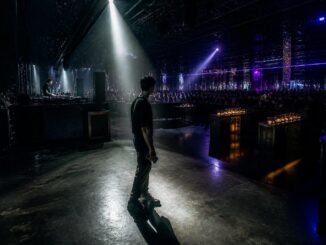 Social media aware clubbing