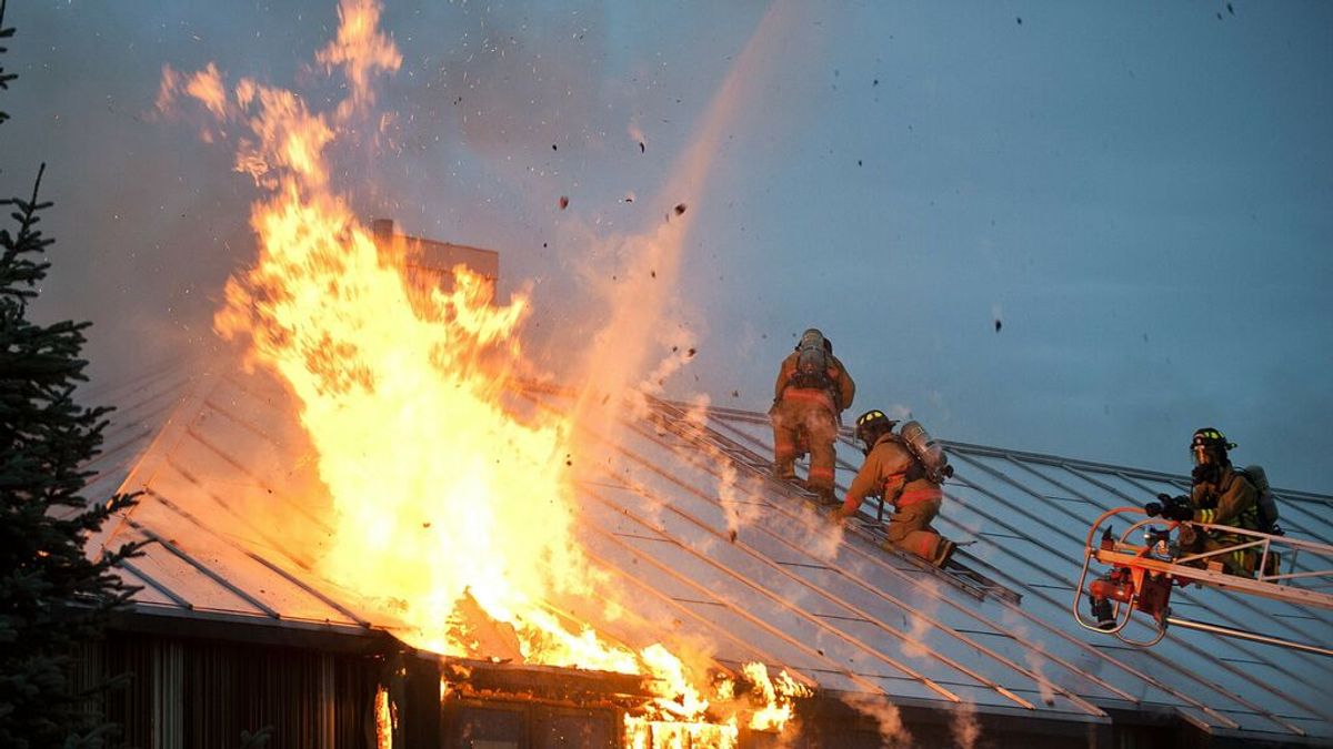 Drunken man sets fire to his house and kills his mother for refusing him money for more booze