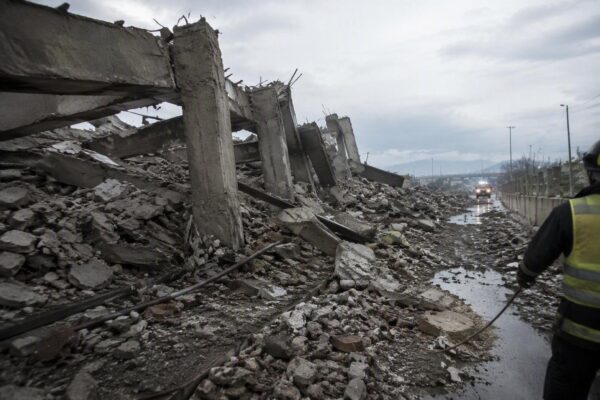 7.4-Magnitude Earthquake Leaves Western Colombia in Ruins