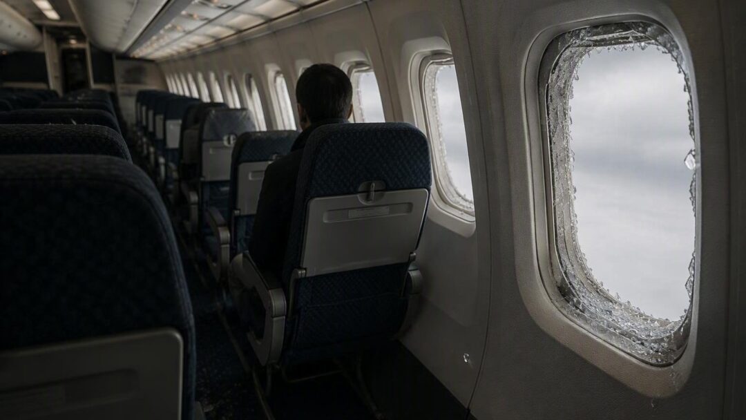 Ryanair Boeing 737 Engine Failure Causes Mid-Air Emergency in Greece