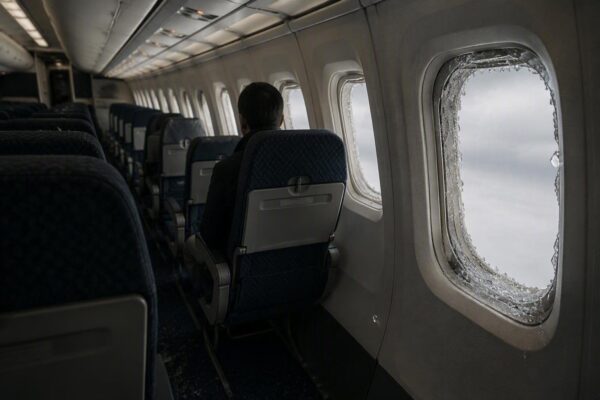 Ryanair Boeing 737 Engine Failure Causes Mid-Air Emergency in Greece