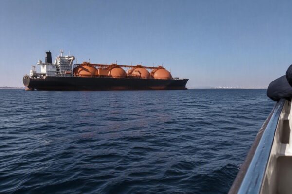 The strategic importance of the Strait of Hormuz in global oil shipping