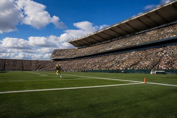 Edmonton Elks Defeat Calgary Stampeders in Exciting CFL Showdown