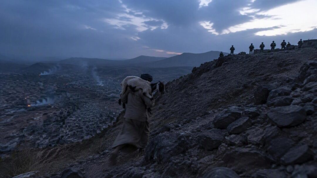 Front-line civilians endure bombardment near Taiz, Yemen