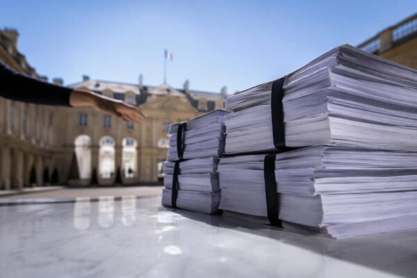 Paris government proposes €54bn austerity plan ahead of election