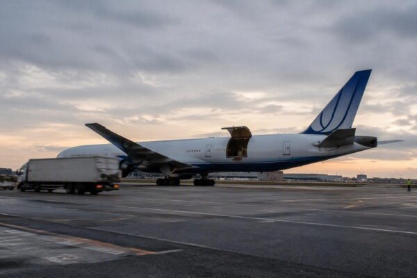 United Airlines Restarts Transport of Military Equipment on Passenger Flights to Israel