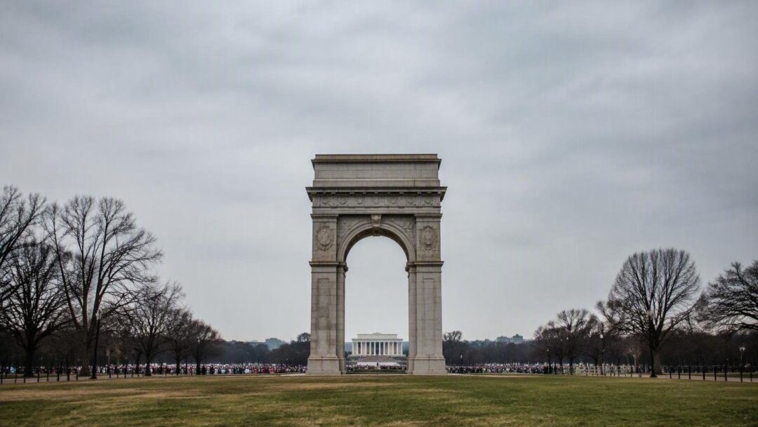 Washington arch plan faces legal pushback and public outcry