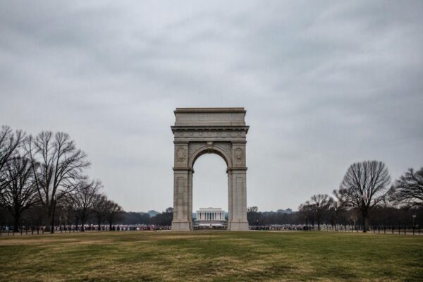 Washington arch plan faces legal pushback and public outcry