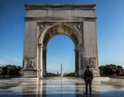 Washington arch plan touted as unprecedented military hub